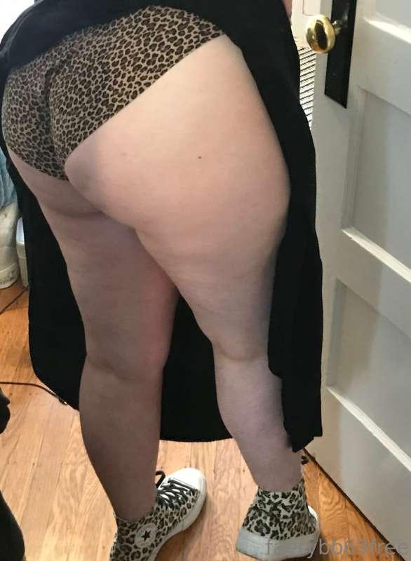 My panties match my converse🐆