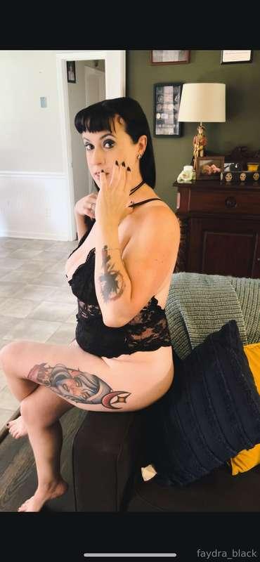 Took a little break from cleaning house 😈 Sometimes things g..