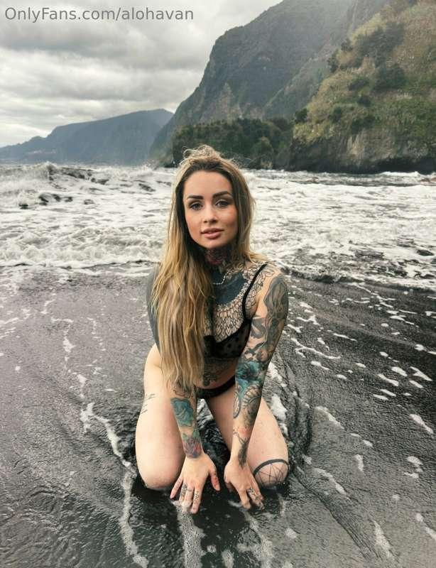 I miss the sun.
What's your favorite weather? Cold and wet o..