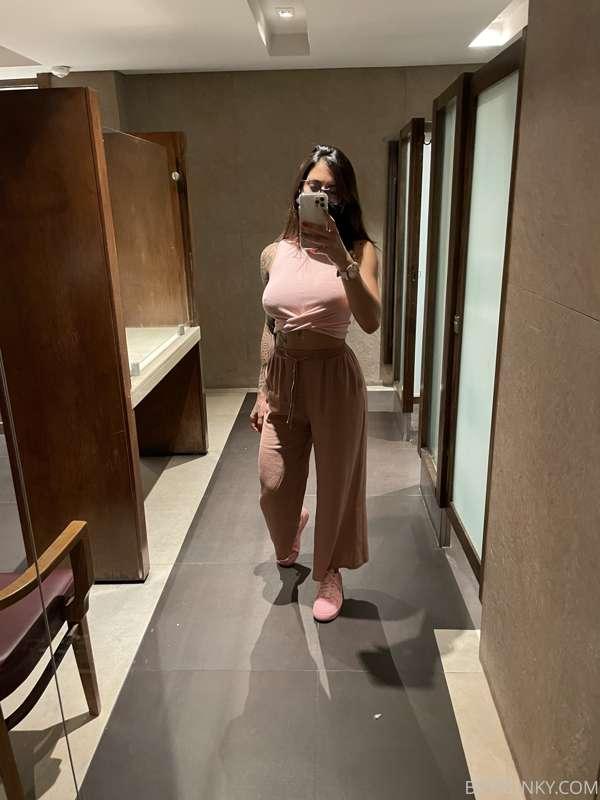 bathrooms mirrors always ask for some naughty selfies hihi 🤫