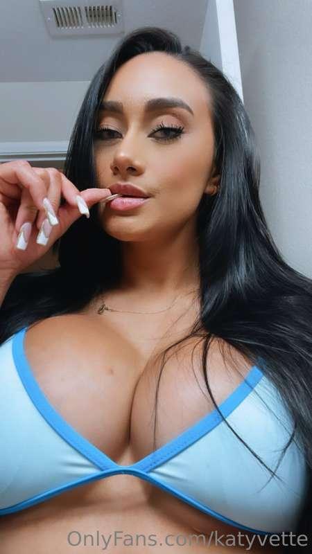 Tits on point 🍒