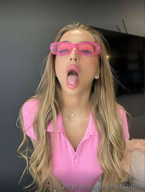🔥STOP SCROLLING!!!🔥  @mel_dolly  🍑This sweet girl may seem m..