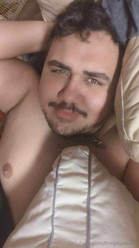 Anybody wanna cuddle with me 😘