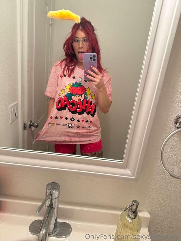 Do you like the shirt I got today 😝