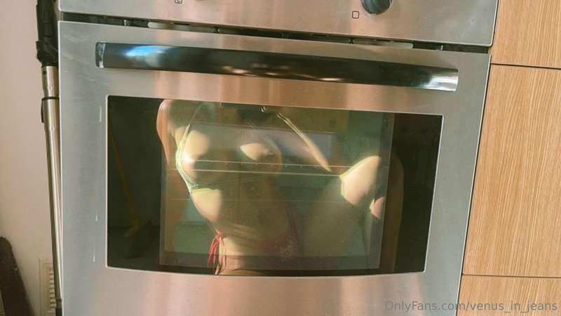 venus_in_jeans image #1