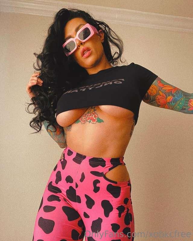 Solita y online... wanna chat? Dm me with a compliment and i..