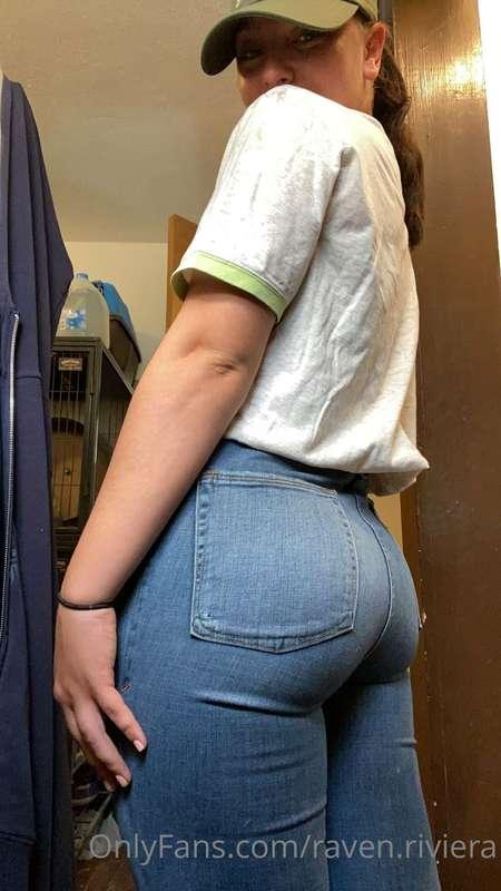 A hint of booty never hurt anyone 😋