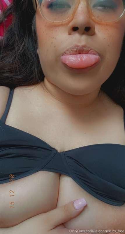 How hot is it where you guys are ?! ITS SO HOT IN NZ