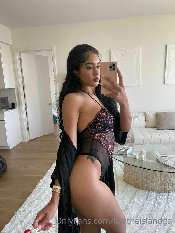 lalatheislandgal image #0