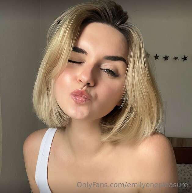 🔥 STOP SCROLLING 🔥@jenni_sunshine
She is waiting for you 
✨ ..