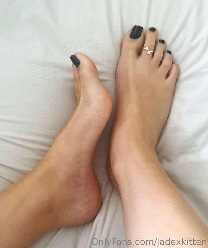 The perfect feet, don’t you agree? 🫢