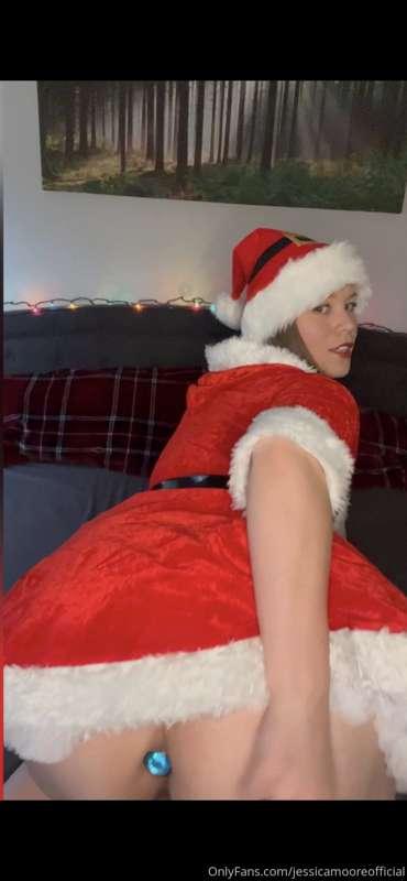 Merry Christmas, ya filthy animals 😏🎁🎄