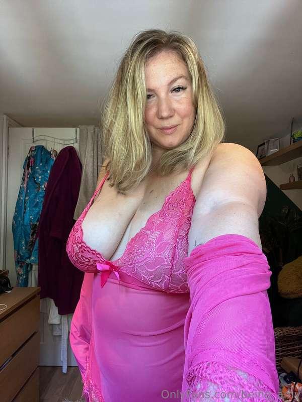 I actually love this little slip set! Last chance to get som..