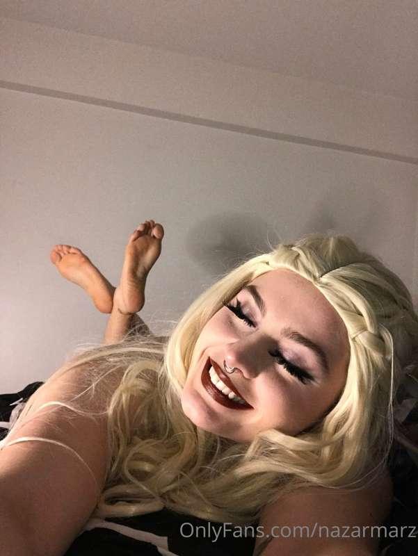 I just sent this to my friend with a foot fetish to tease hi..