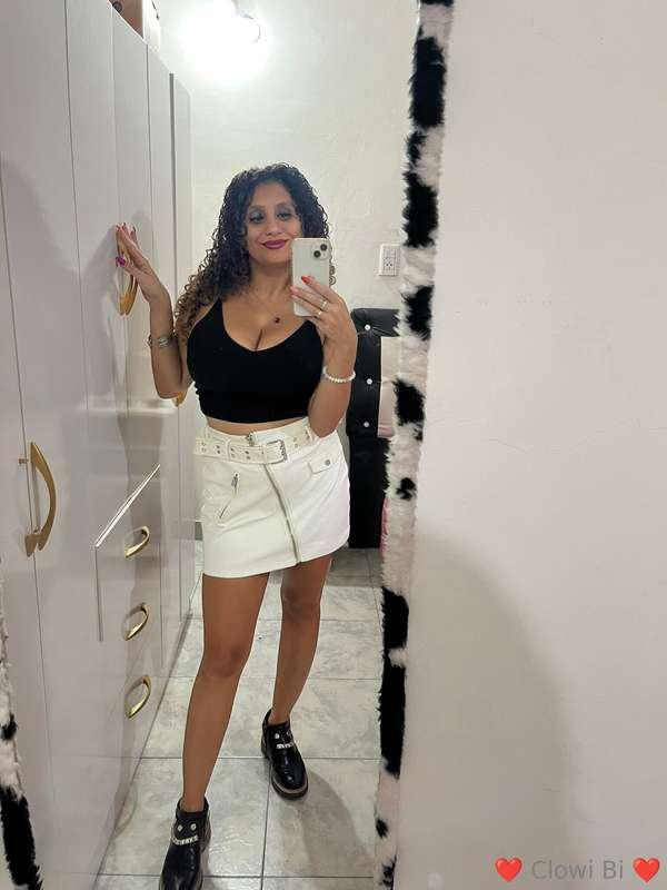 do you want to see under my skirt? 🤭🔥