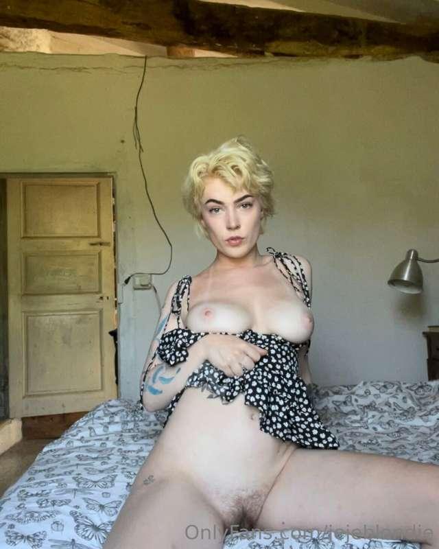 jejeblondie image #3