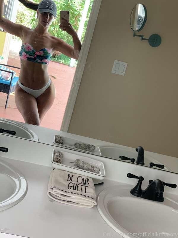 kelsimonroeofficial image #0
