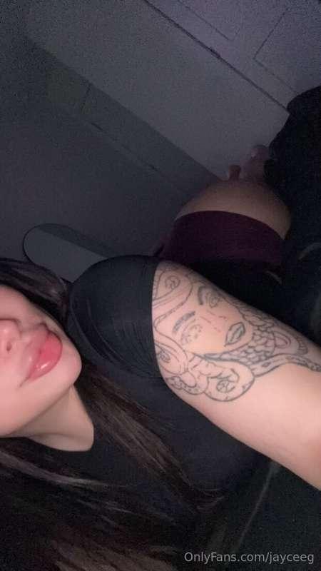 Eyes here, babe! Look how irresistible I am ✨😏