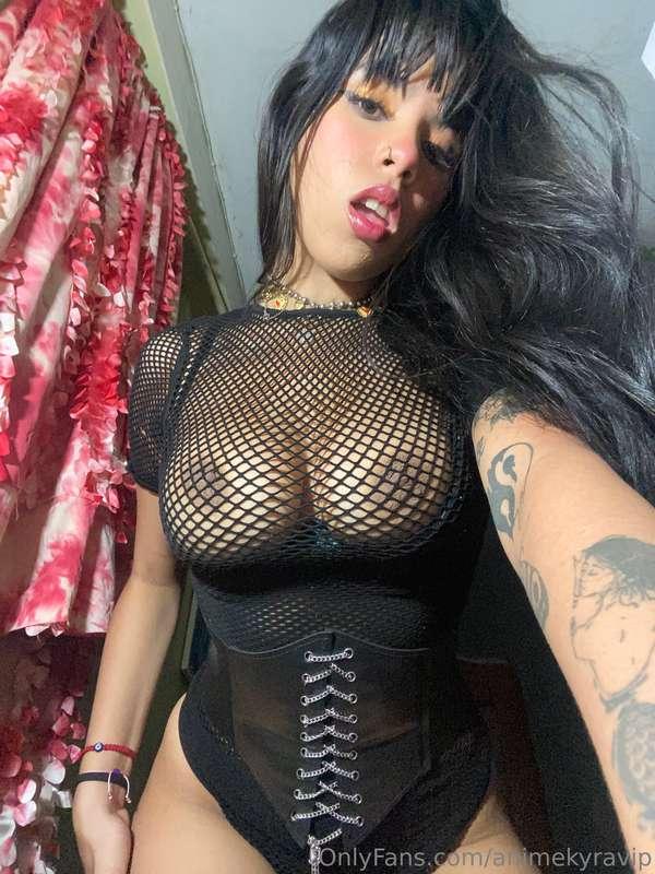 Where are you exactly looking at, daddy? 😜