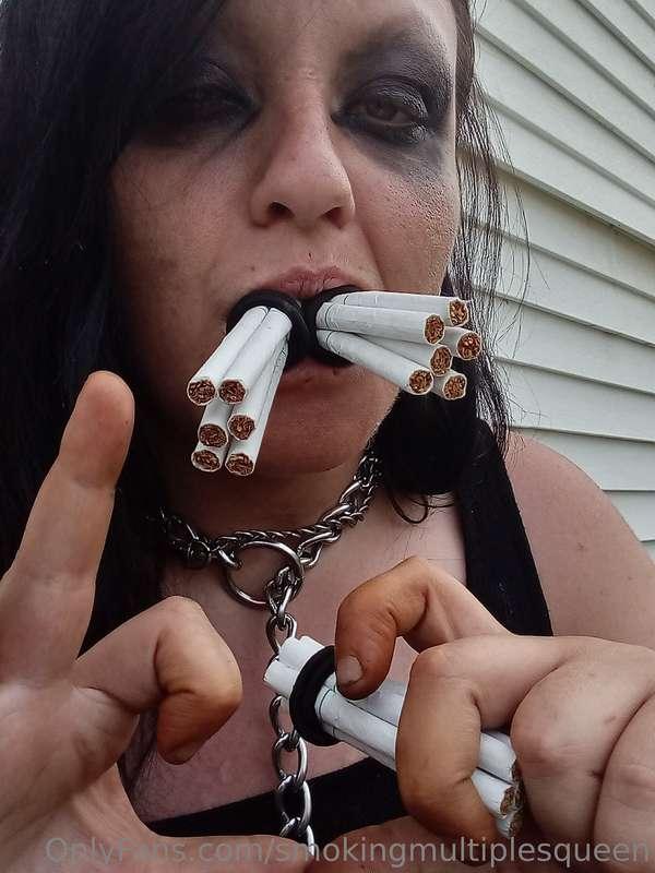 extremesmokingqueen image #0