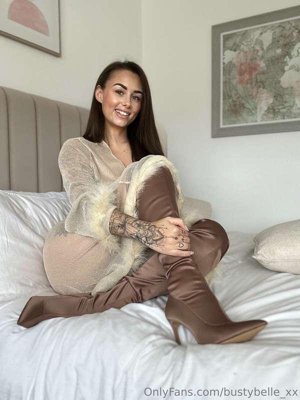 Wet pussy 24/7 💦😉