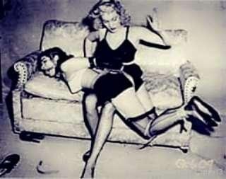 FUN FACT ABOUT ME: I am obsessed with pin up style, old erot..