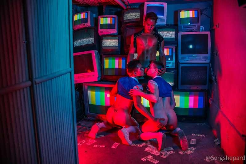 🔥 In Video room with @rhoneeandkhoa 🔥 #gay #gaysex #threesom..