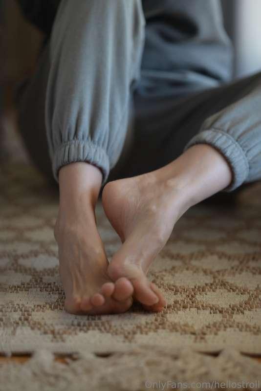 It's tracksuit kind of weather here in Australia ❄️  *See mo..