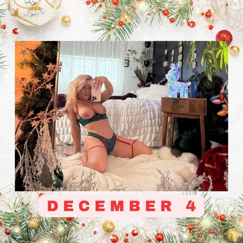 Mommy always has the tastiest Christmas snaxxx…Good Boys Adv..