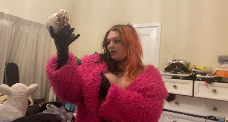 alas, poor yorrick !! 🍇