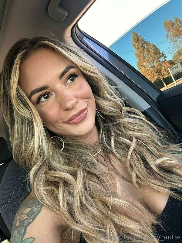 Im thinking you should cum to my Dm's. I have something to s..