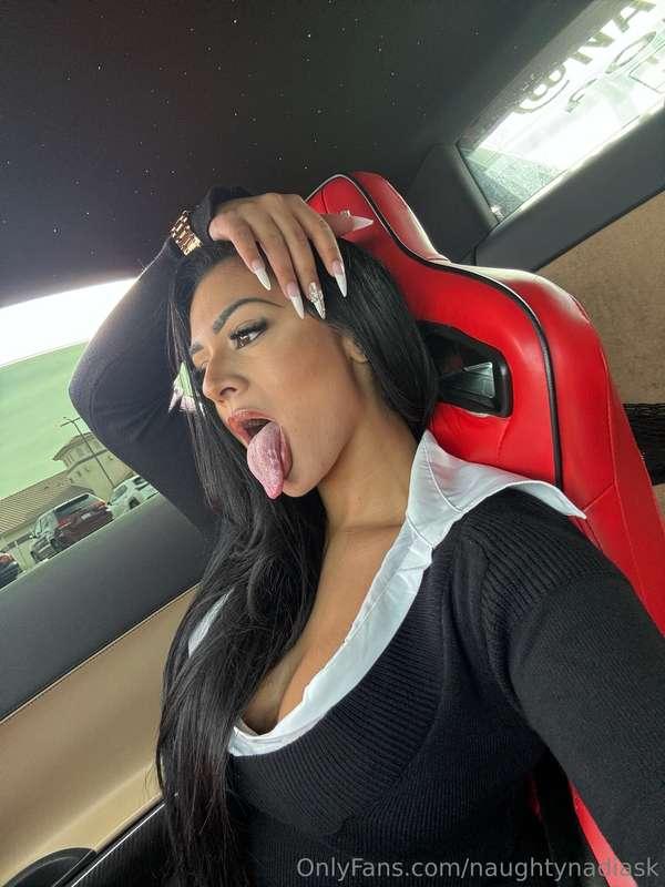 I bet u had no idea, huh?? 👅
