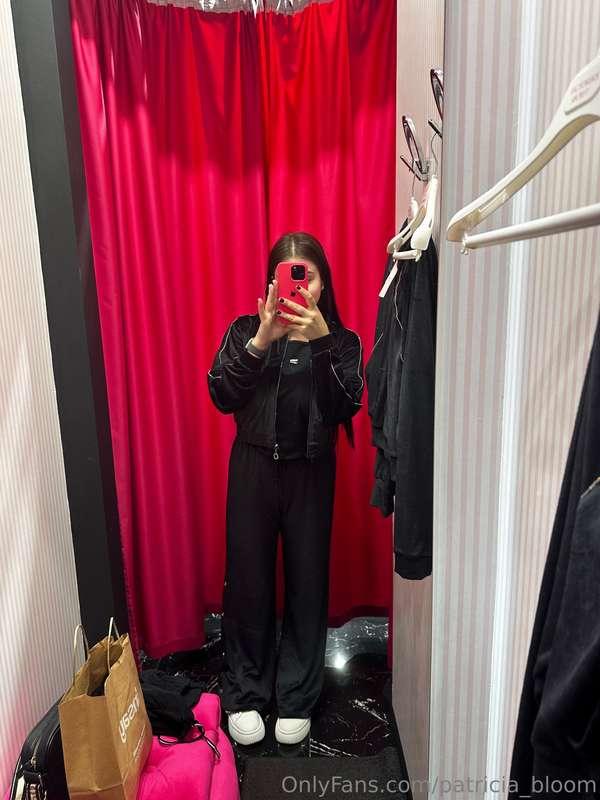 Have you chosen a new outfit, how do you like it?🥰😅❤️