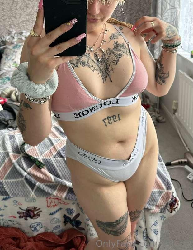 Pink & White is the best combo 🩷