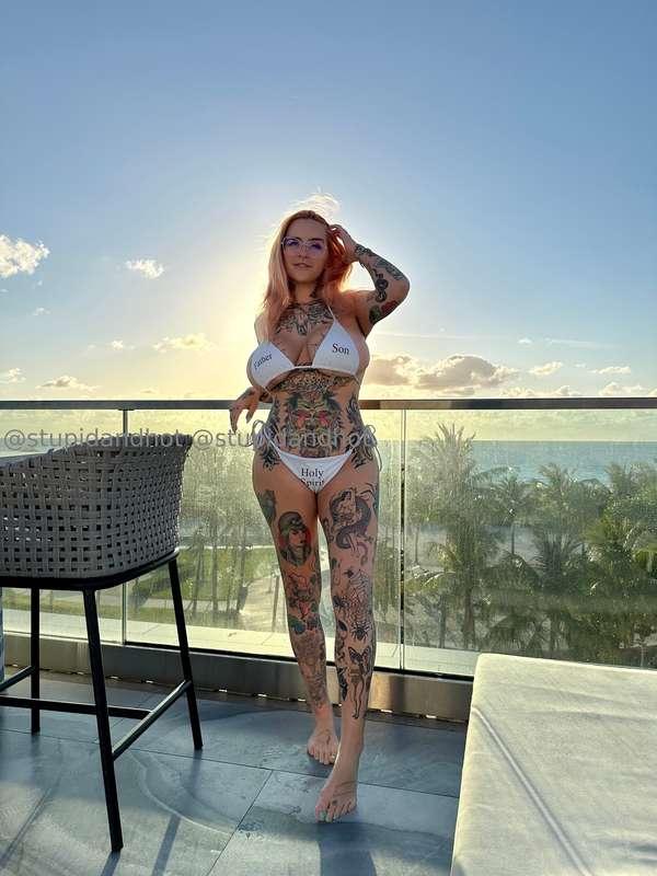 stupiderandhotter image #0