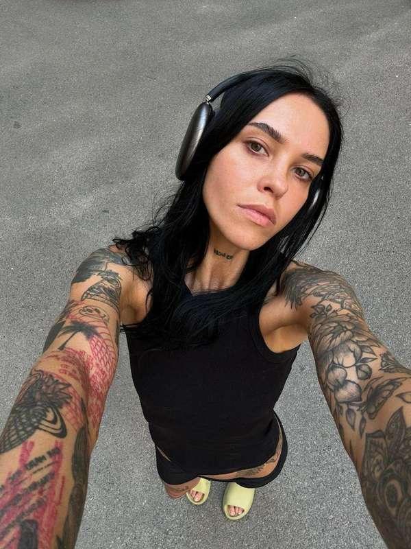 Love these two selfies🤪especially the second one, describes ..