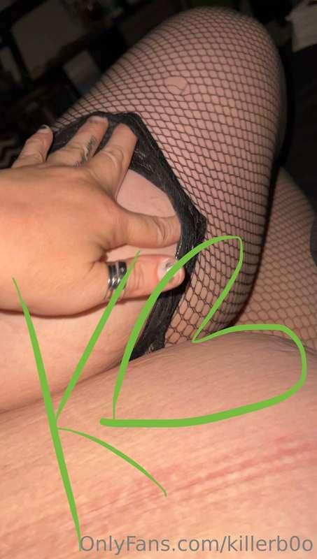 Just removing my fishnet stockings after a long day 😏😜