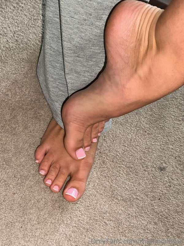 Arch & toes 👀😍🩷