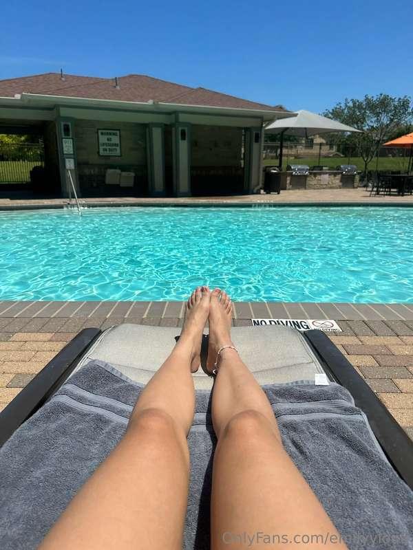 where are all my feet loves at?!