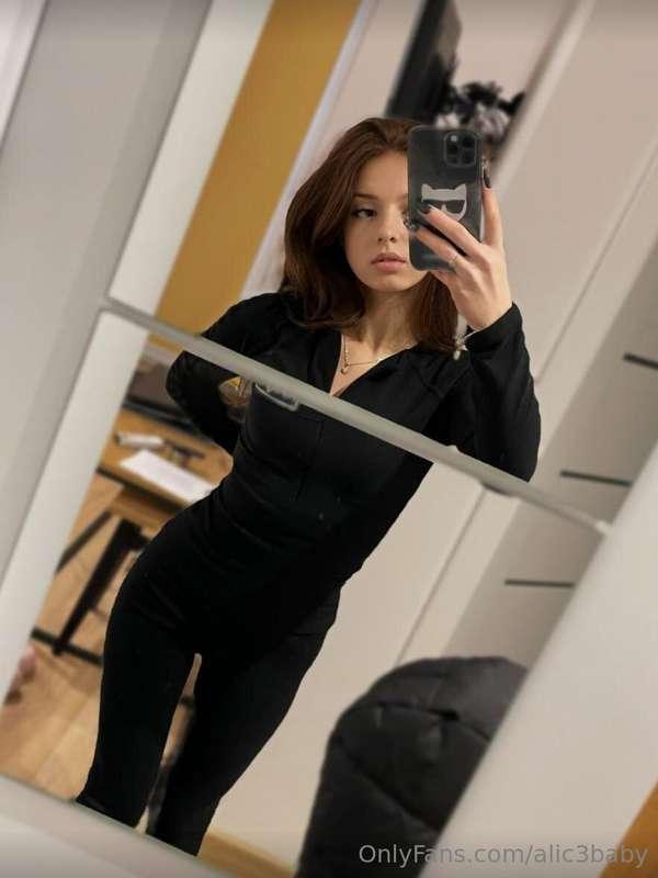 🍭FREE🍭FREE🍭FREE🍭At first glance a petite and cute girl @kira..