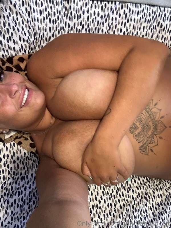 Need to get on a sunbed and sort these tan lines 🤣✨