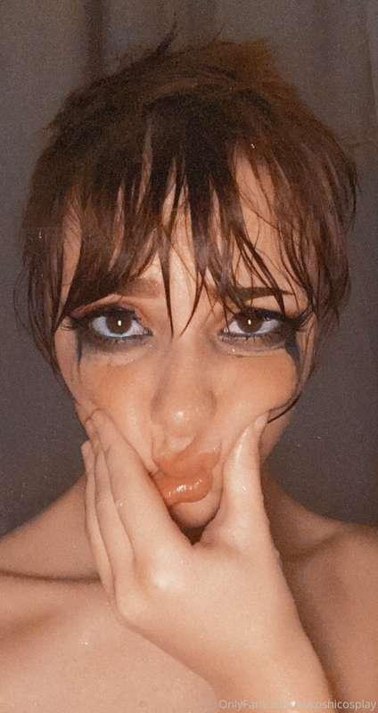 I’m absolutely living for the smeared make up looks. I’m gon..