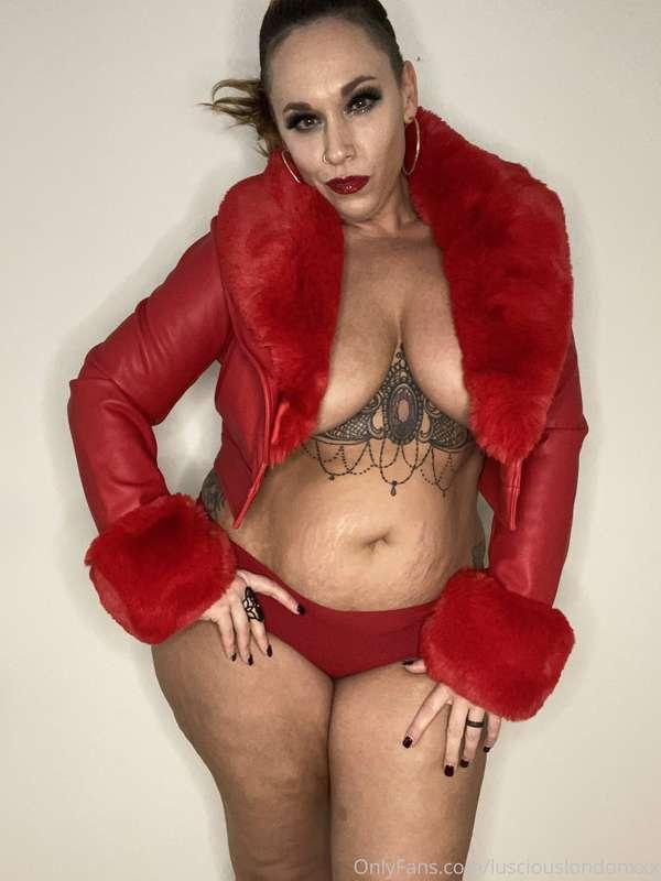 Modeling this sexy little red jacket! ❤️❤️❤️ UNLOCK TO SEE M..