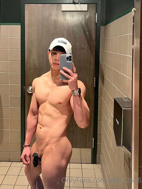 My dick doesn’t listen to me so I have to cage him 😈