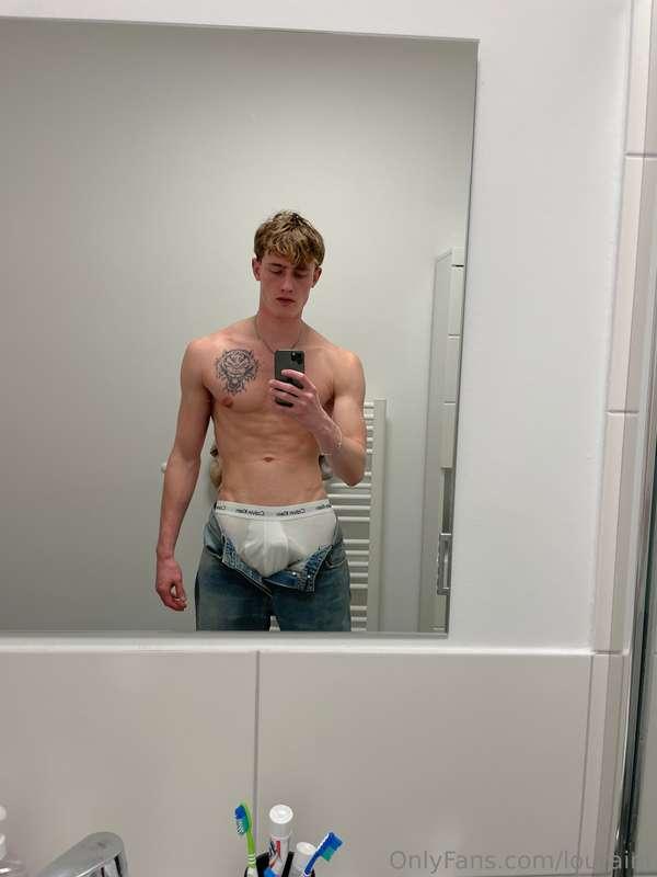 Oops my pants slipped a bit 😳