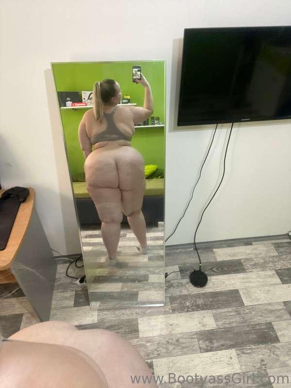 bootyassgirl image #0