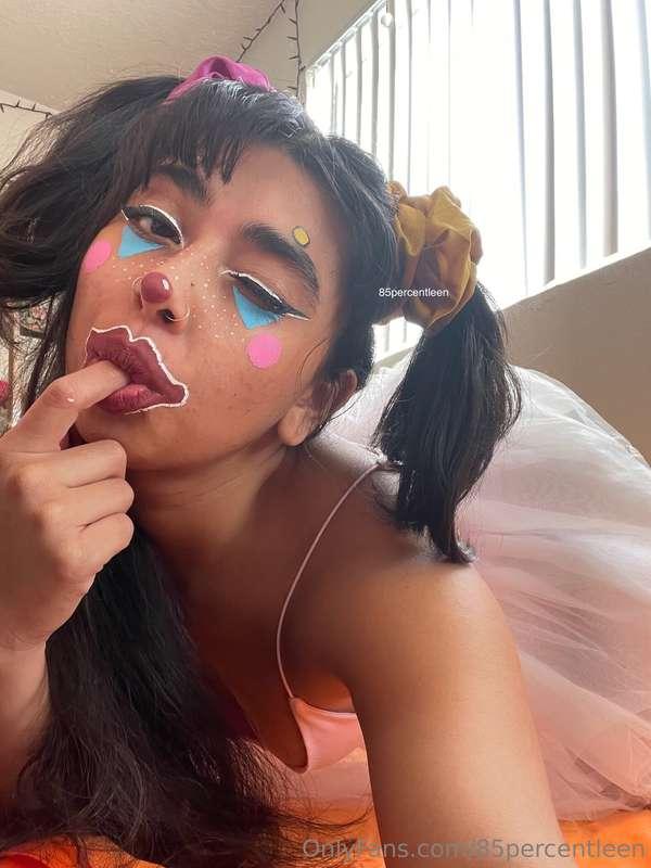 Would you get freaky with a weird clown girl 🤡 ? 