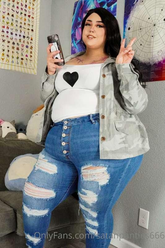 I cosplayed as my friends OC Jessica 🥰🥰 honestly, I've never..