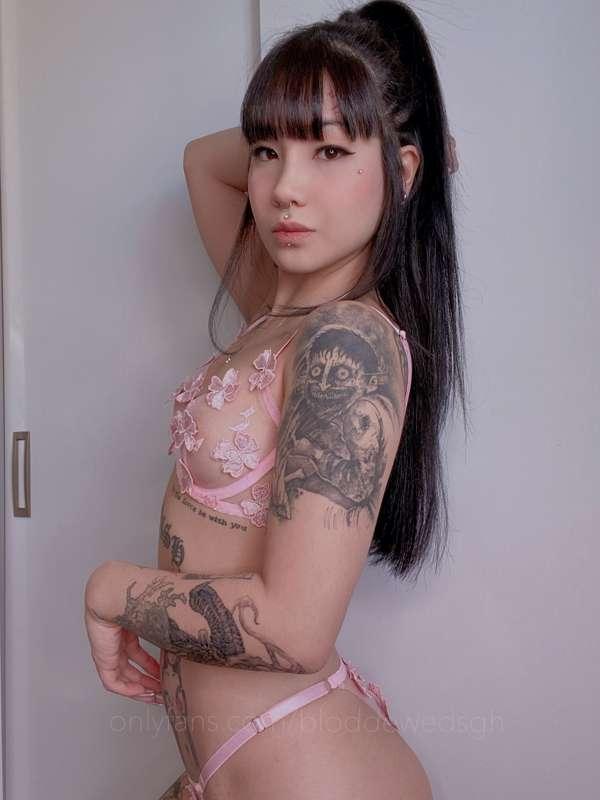 good morning daddy 💕 wearing my fav color again 🥰