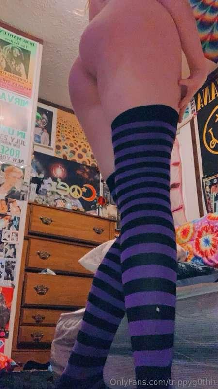 i wanna be laid up right naaa💜🌙🌙